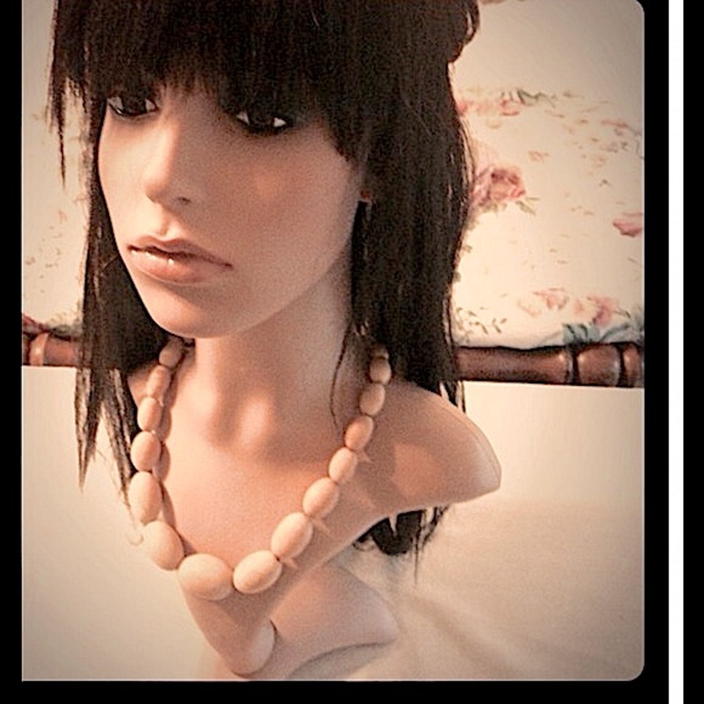 Wooden vintage necklace